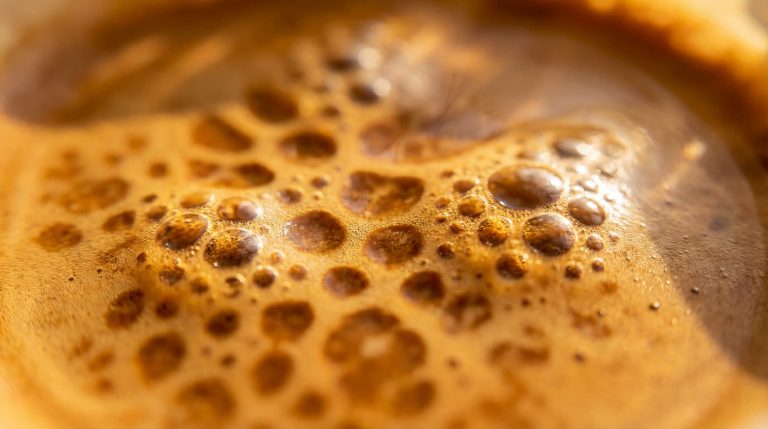 Kaj je crema? Vse, kar morate vedeti o zlati peni na espressu