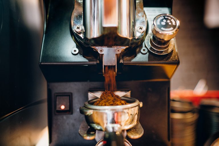 Kako izbrati mlinček za espresso? Vodnik za domače bariste